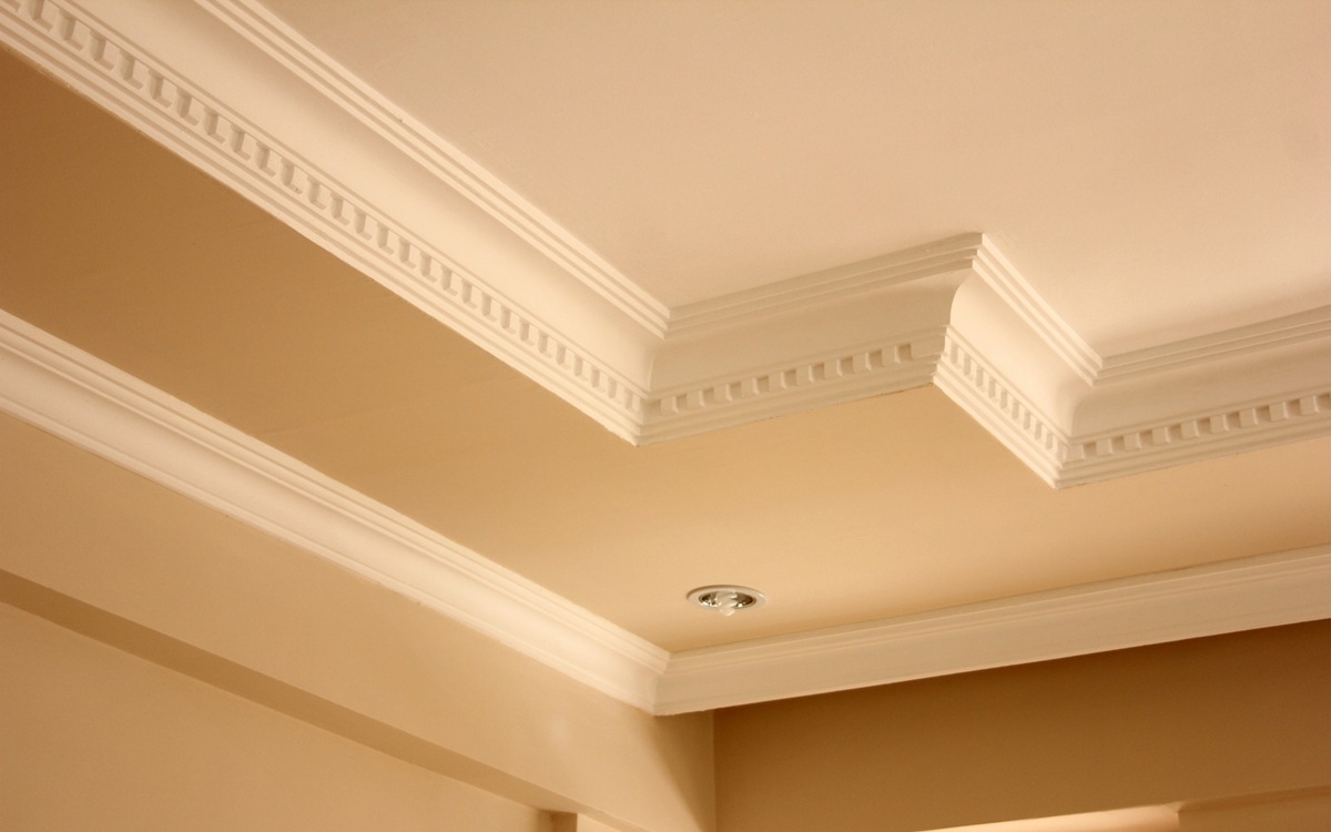 Elegant ceiling with tan and cream paint colors